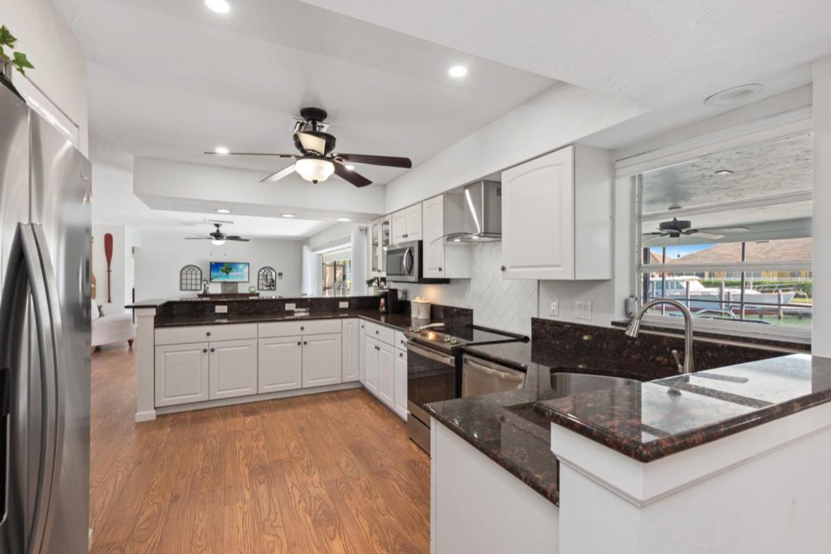 ליבוניה Elevated 955 - Spacious Family Riverfront Home 4 Bedrooms מראה חיצוני תמונה